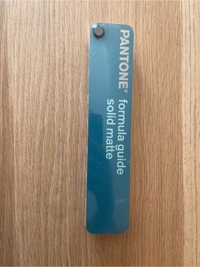 Super RARE 💎 Vintage Pantone Formula Guide Solid Matte 2005 Edition Fan Format